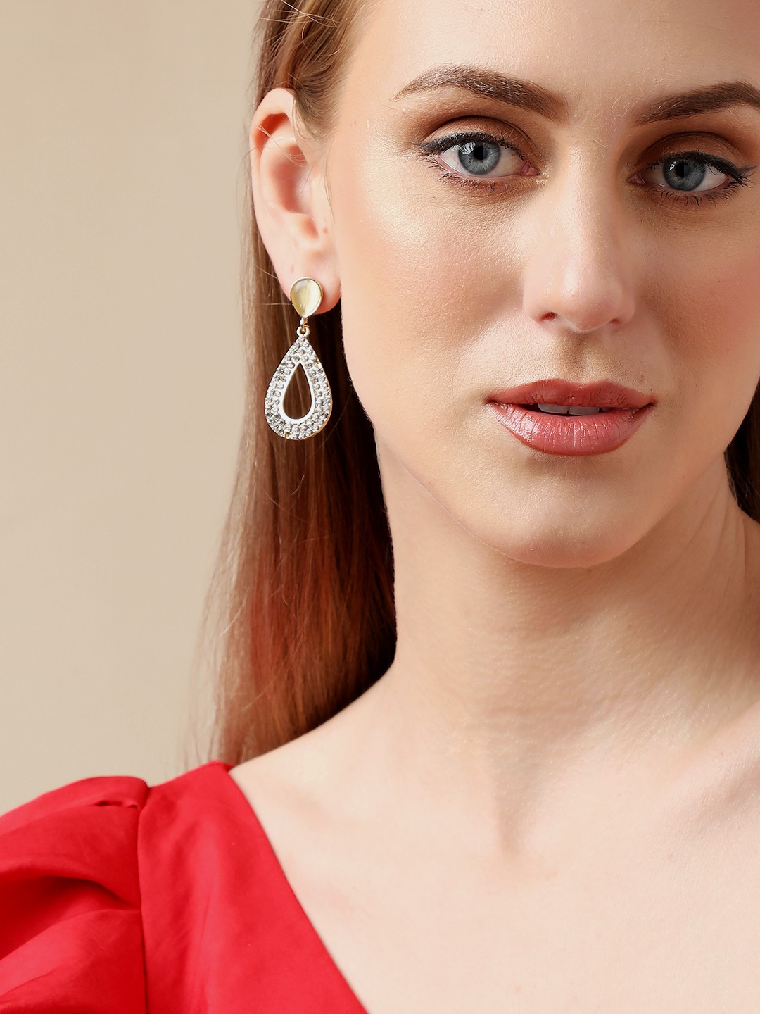 

SOHI Gold-Plated Contemporary Drop Earrings, White