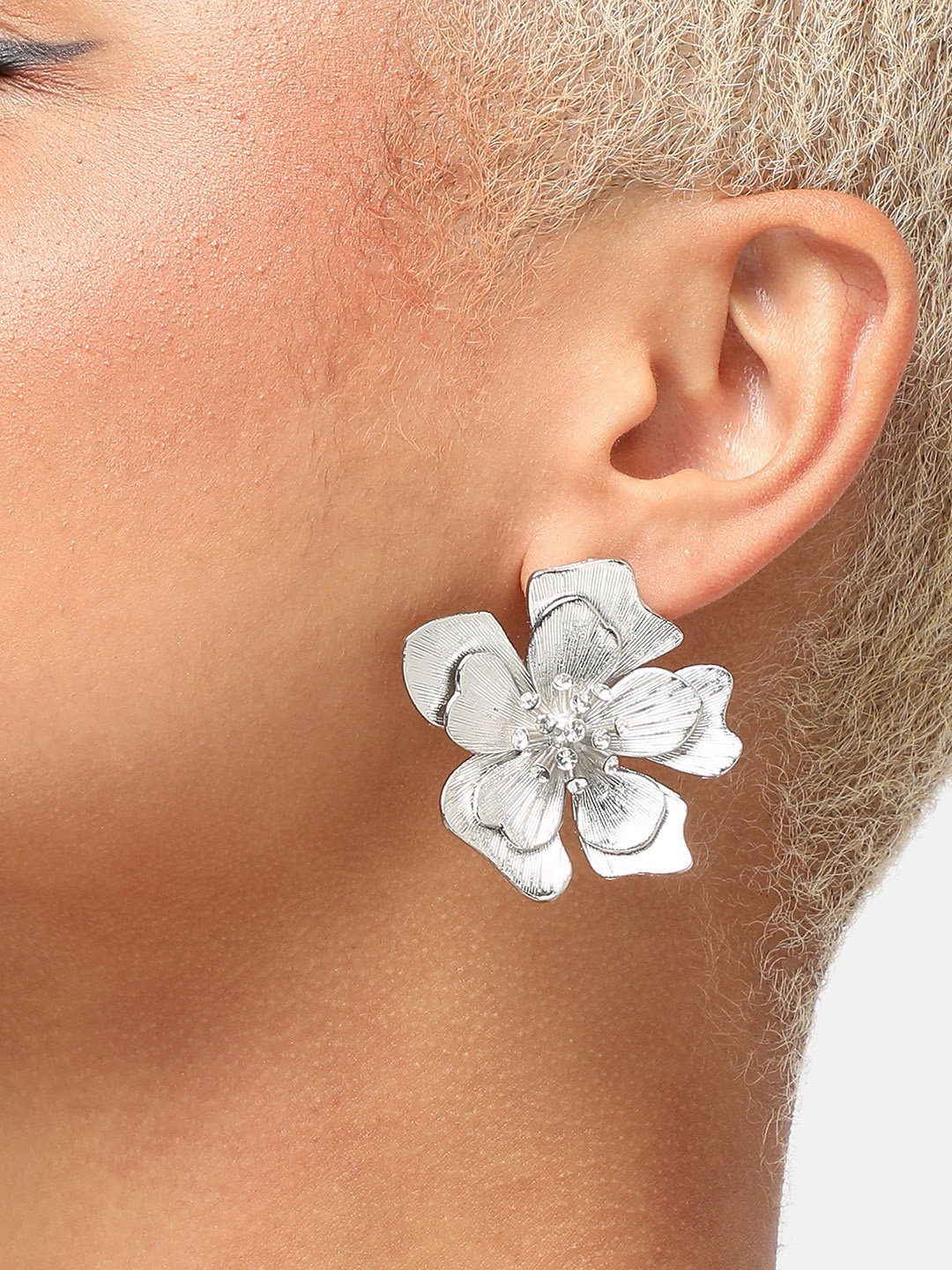 

SOHI Silver Plated Floral Studs Earrings