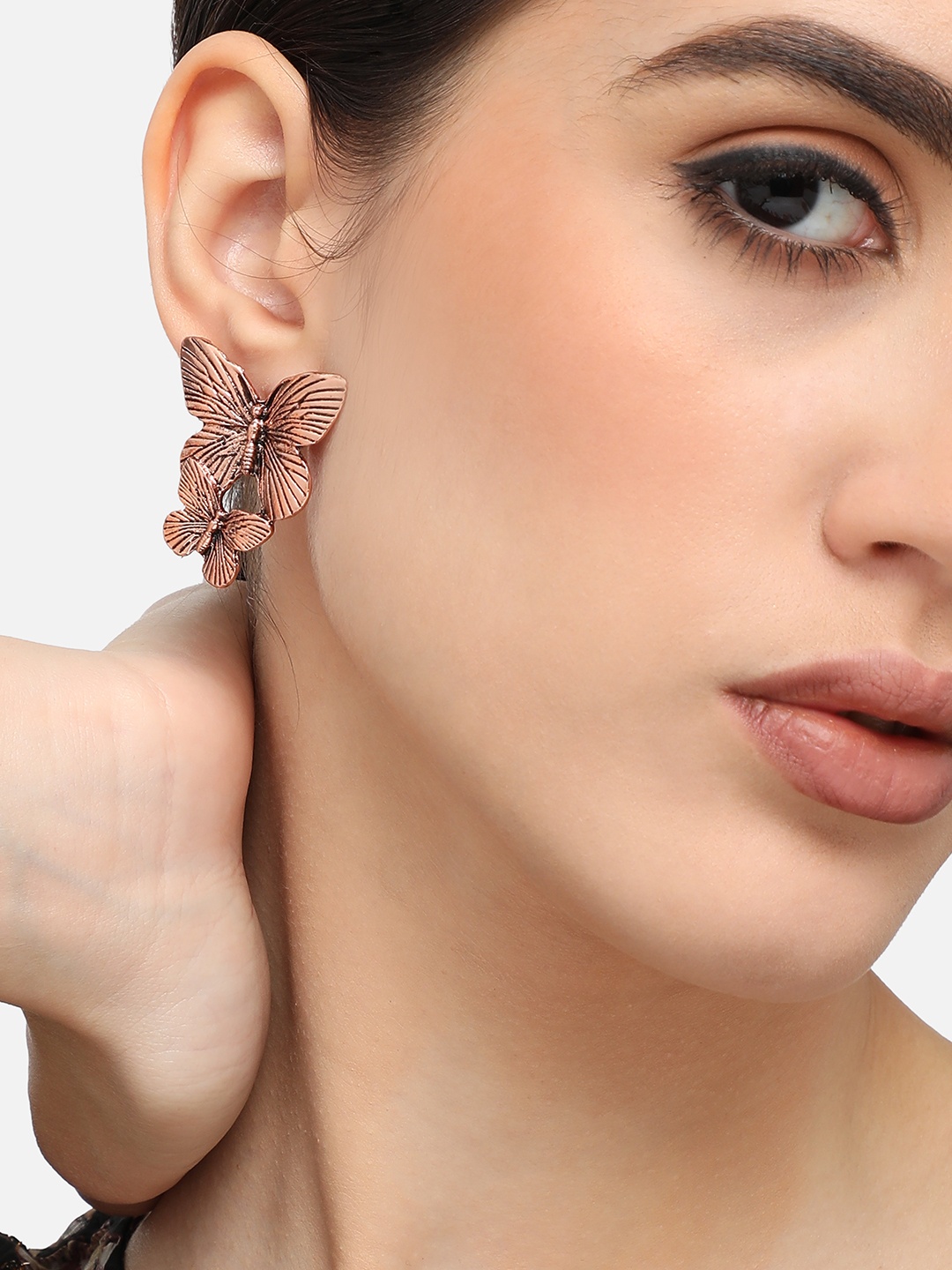 

SOHI Gold-Plated Contemporary Drop Earrings
