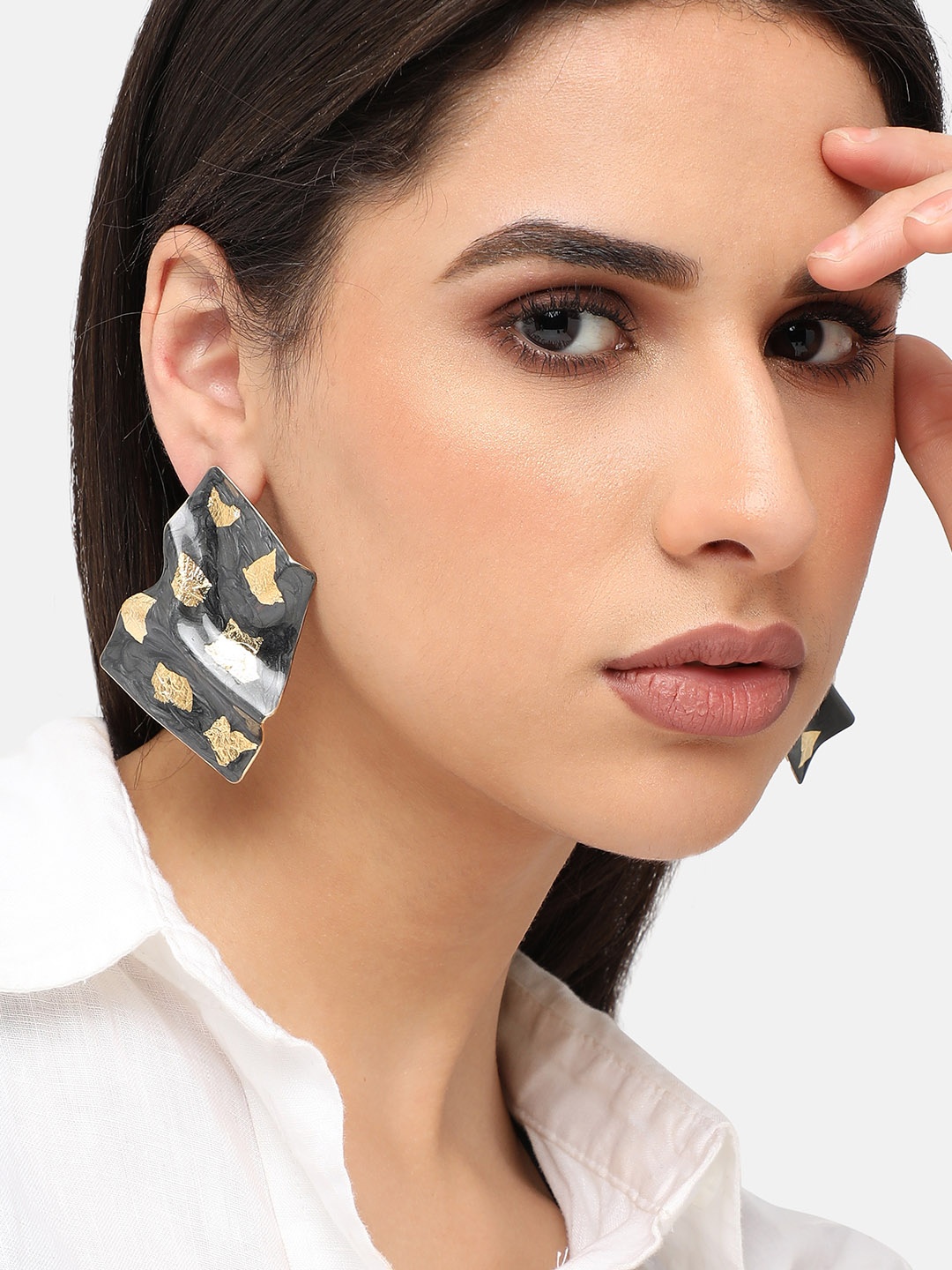 

SOHI Gold-Plated Contemporary Drop Earrings, Black