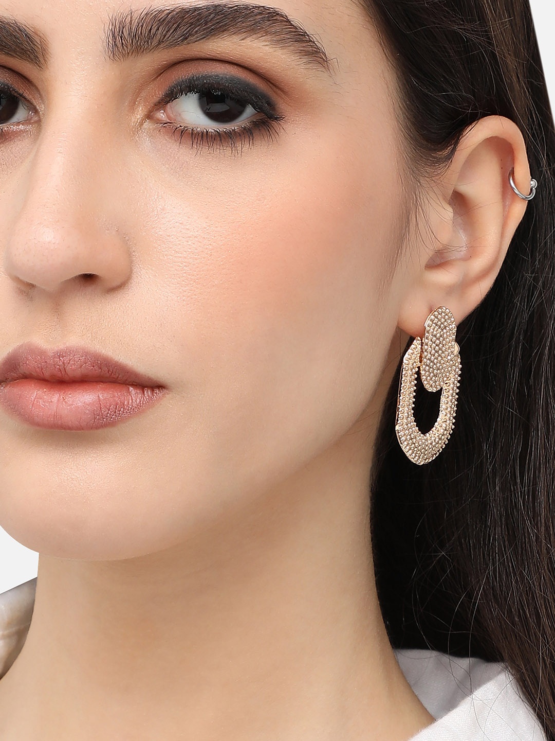 

SOHI Gold-Plated Contemporary Drop Earrings