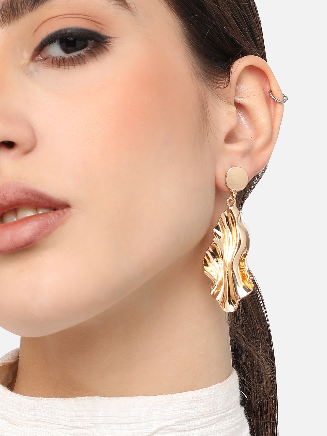 

SOHI Gold Plated Contemporary Drop Earrings