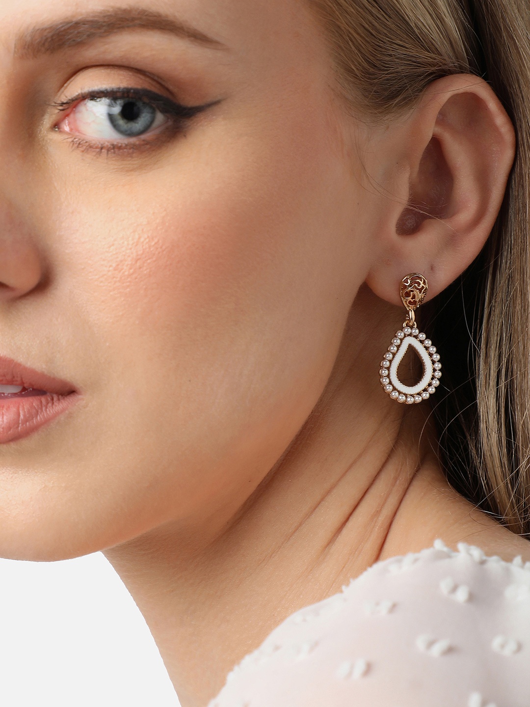 

SOHI Gold Plated Stone And Pearls Contemporary Drop Earrings, White