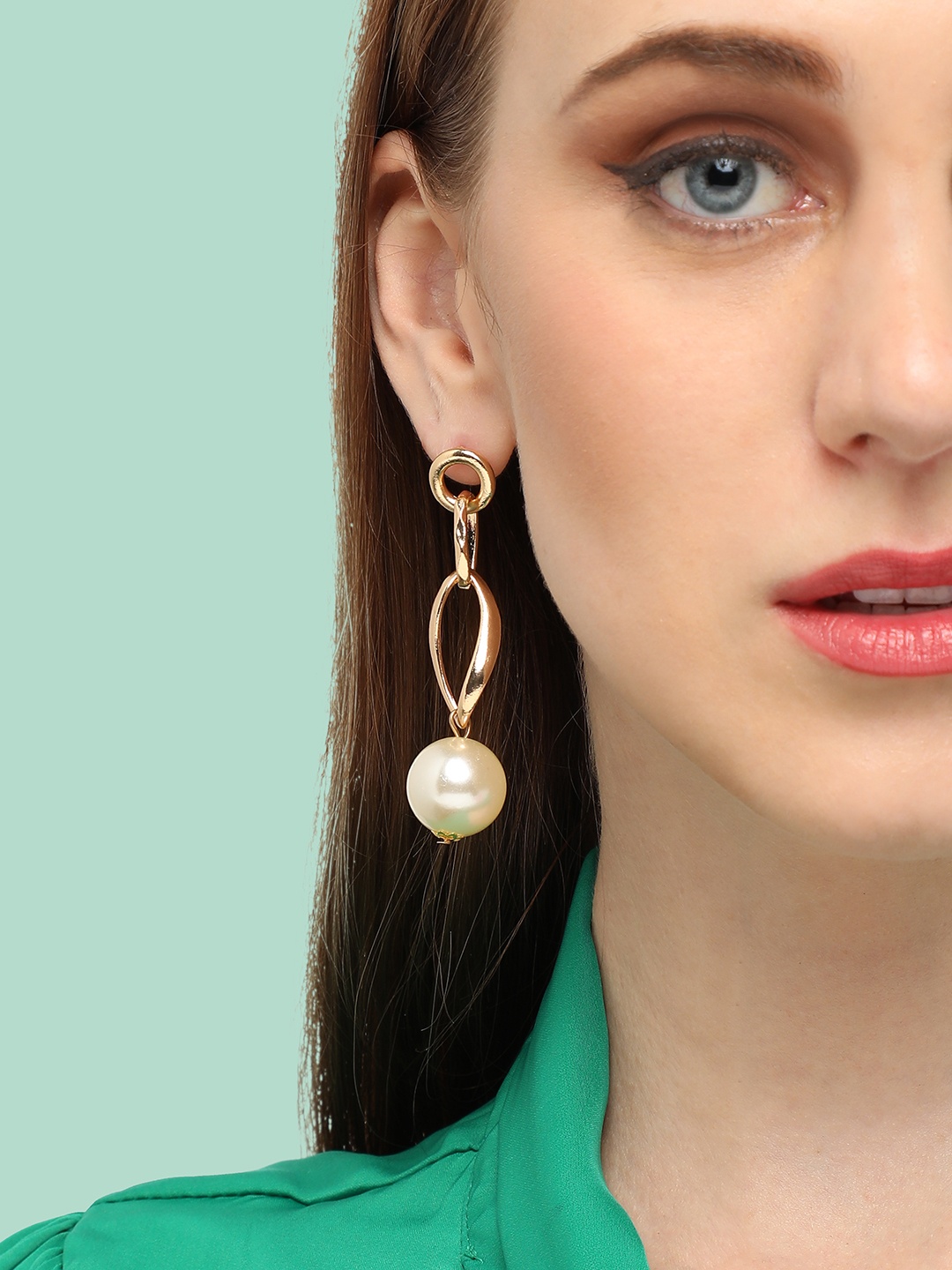 

SOHI Gold Plated Contemporary Pearls Drop Earrings