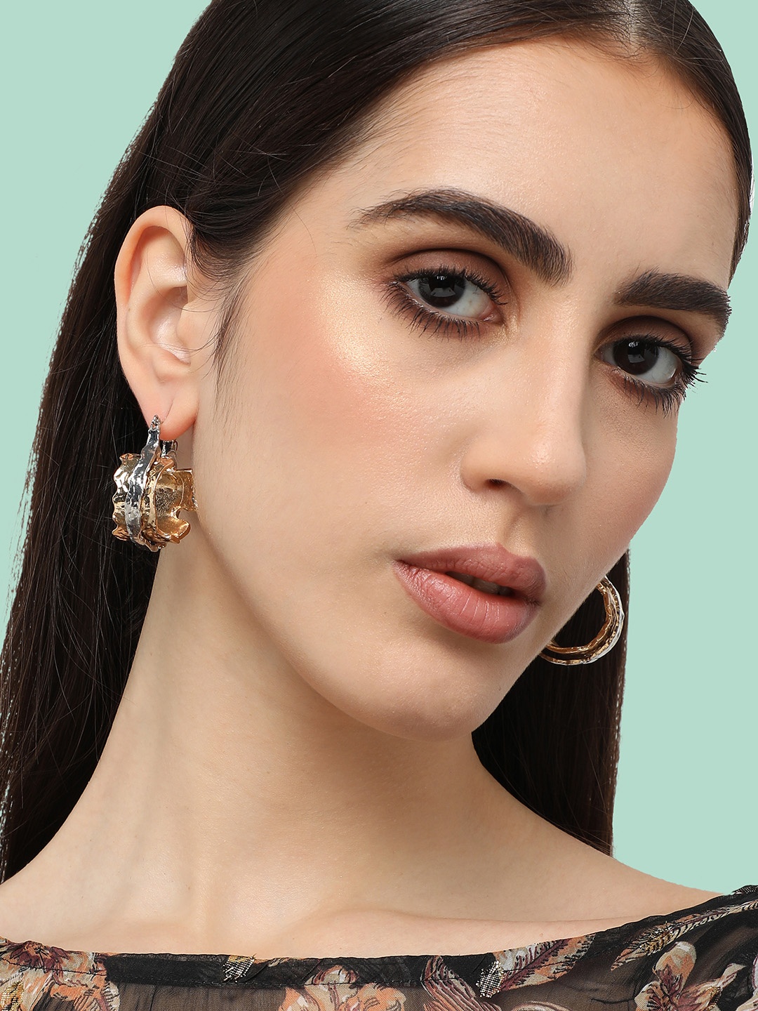 

SOHI Gold-Toned Contemporary Studs Earrings