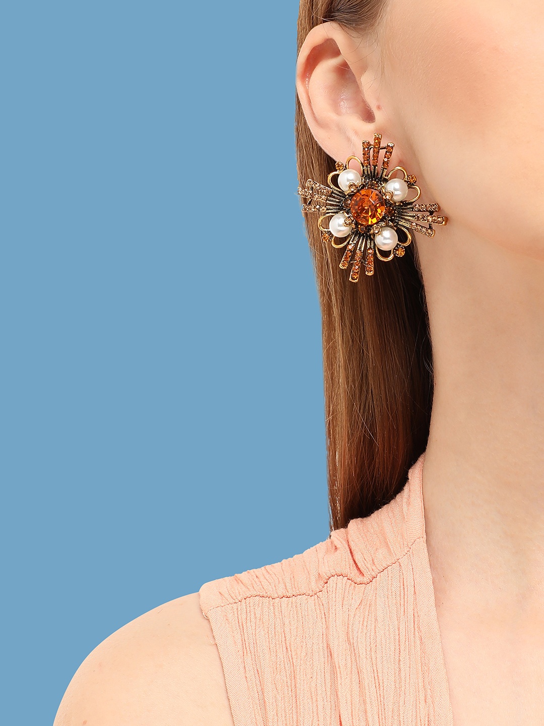

SOHI Gold-Plated Contemporary Studs Earrings