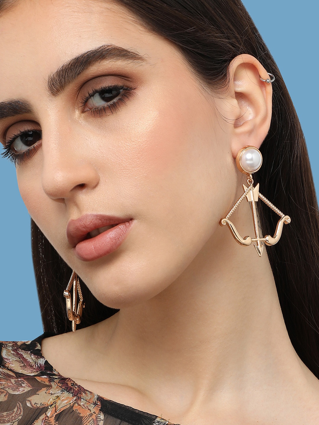 

SOHI Gold Plated Contemporary Drop Earrings