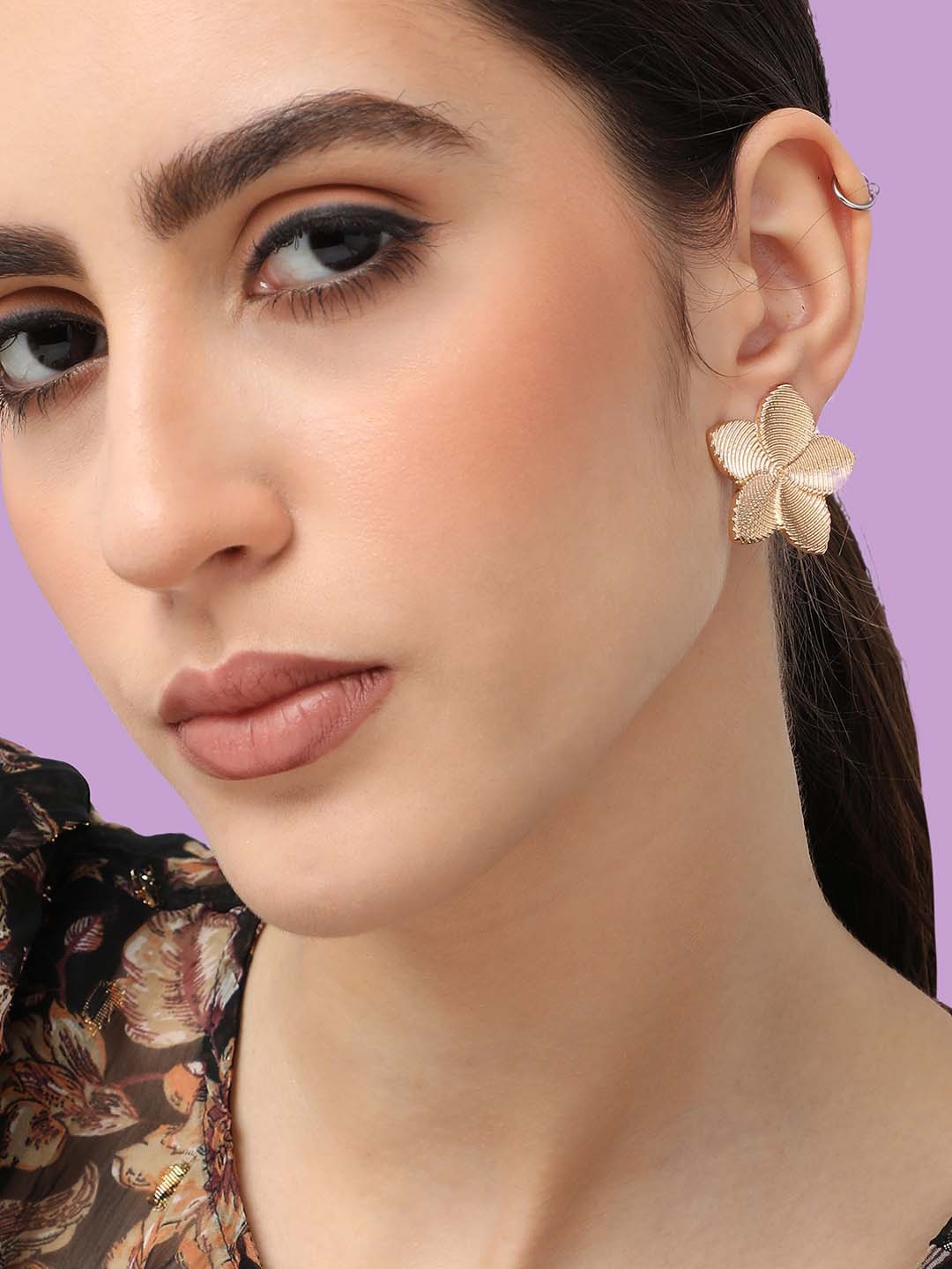 

SOHI Gold-Plated Floral Studs Earrings