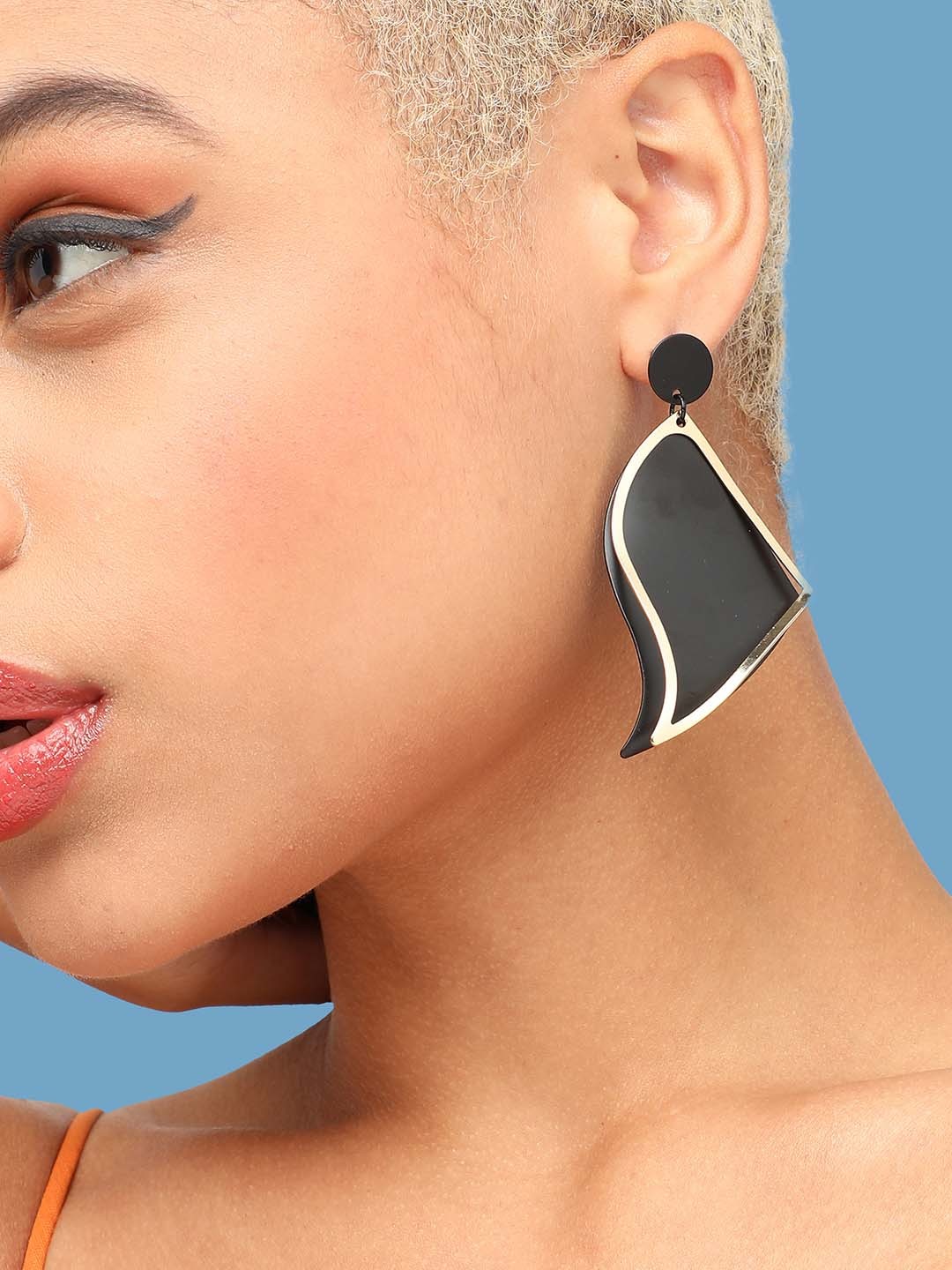 

SOHI Gold-Plated Contemporary Studs Earrings