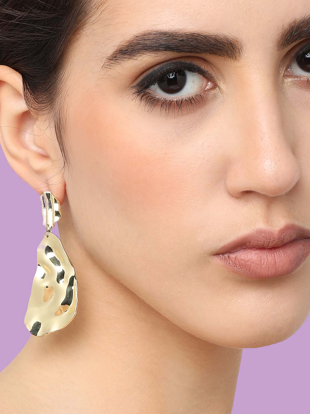 

SOHI Gold-Plated Contemporary Drop Earrings