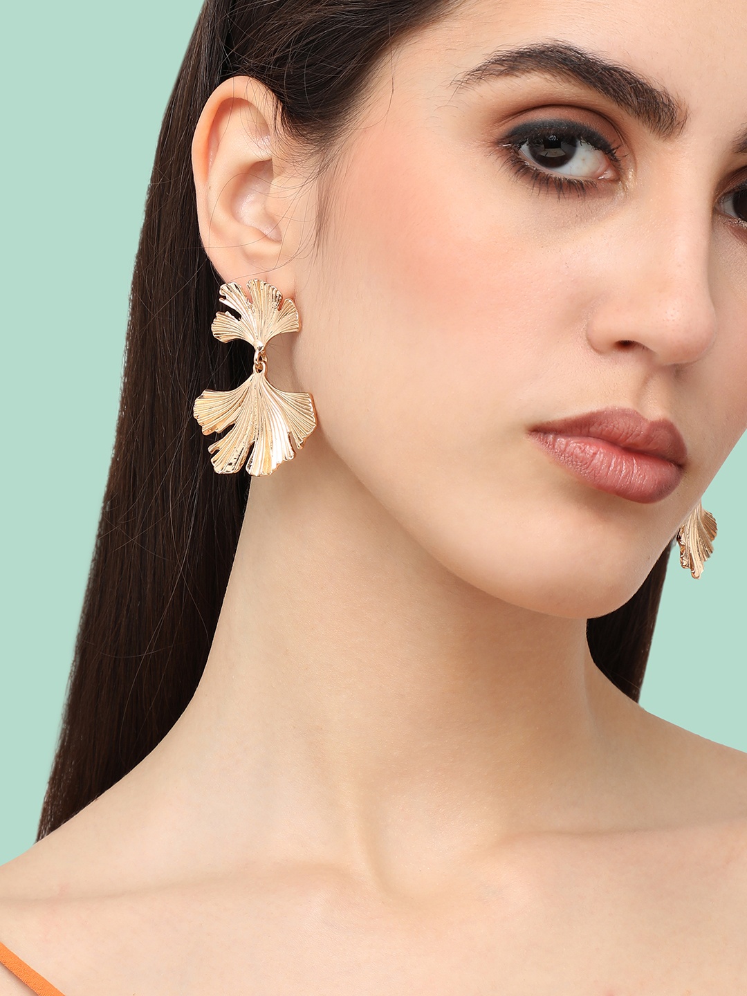 

SOHI Gold-Plated Contemporary Drop Earrings