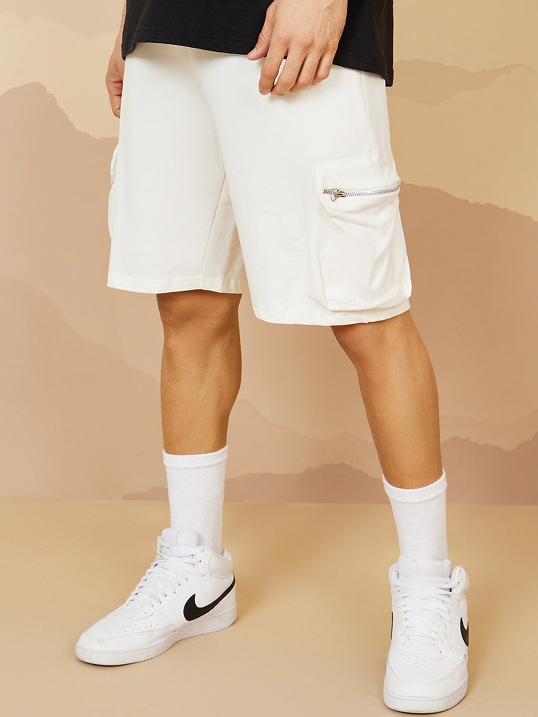 

Styli Men Oversized Fit Utility Cargo Shorts with Zipper, Cream