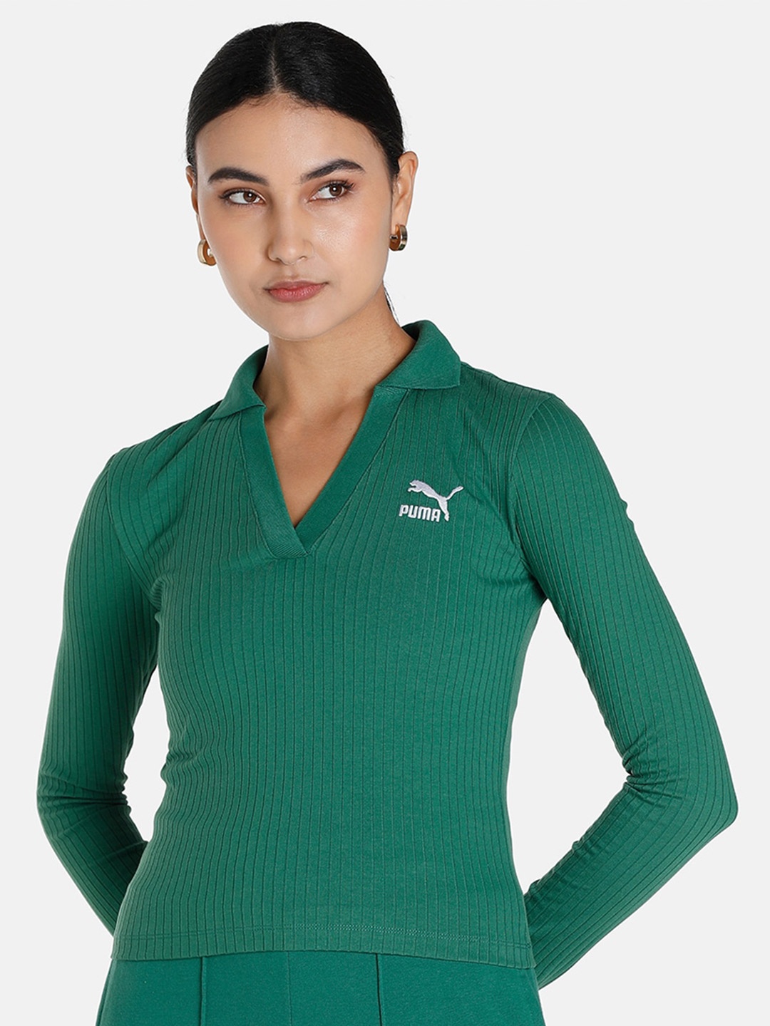 

Puma CLASSICS Ribbed V-Collar Slim Fit Sustainable Top, Green