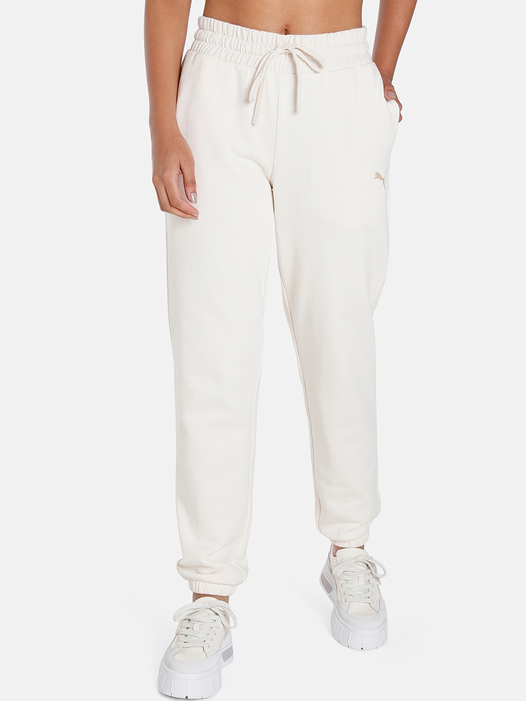 

Puma Women Sustainable Essential BETTER Regular fit Jogger, White