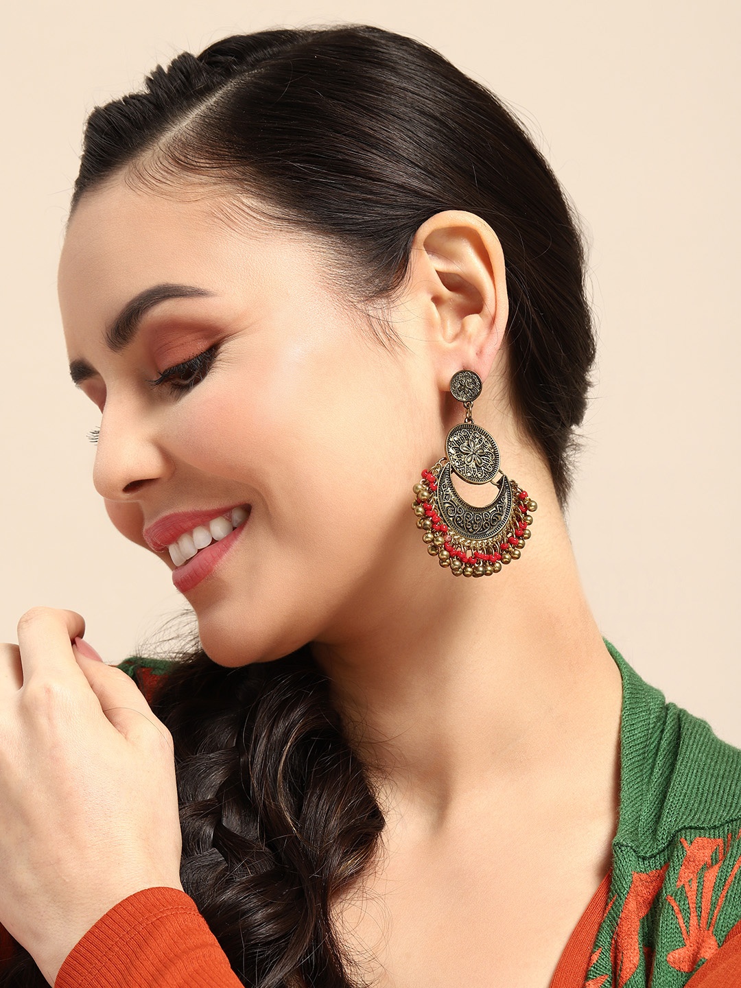 

Sangria Antique Crescent Shaped Chandbalis, Gold