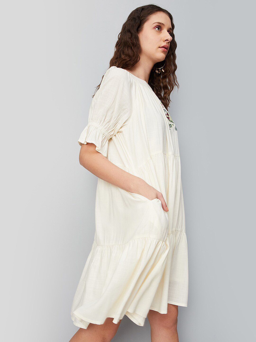 

max Embroidered Tiered A-Line Dress, Off white