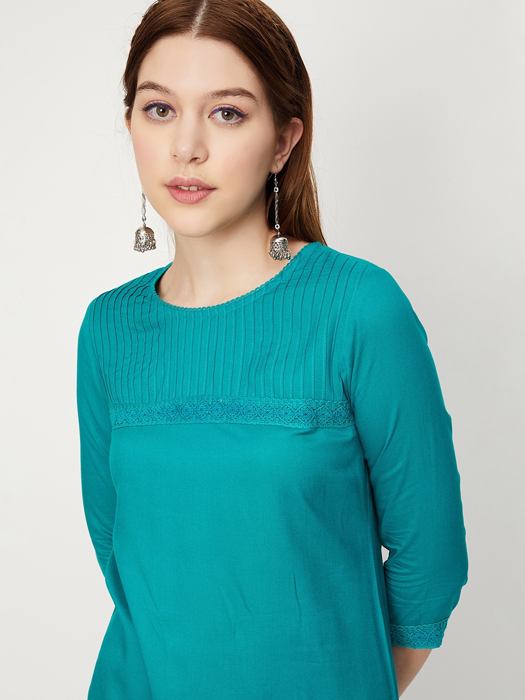 

max Round Neck Thread Work Straight Kurti, Blue