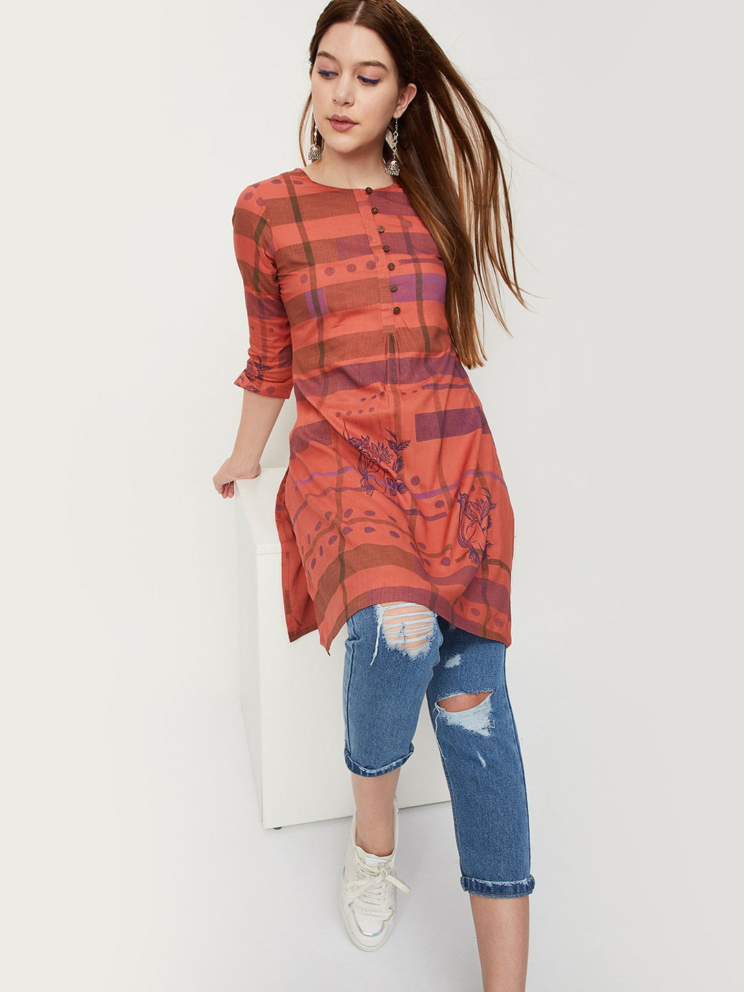 

max Striped Round Neck Straight Kurta, Coral