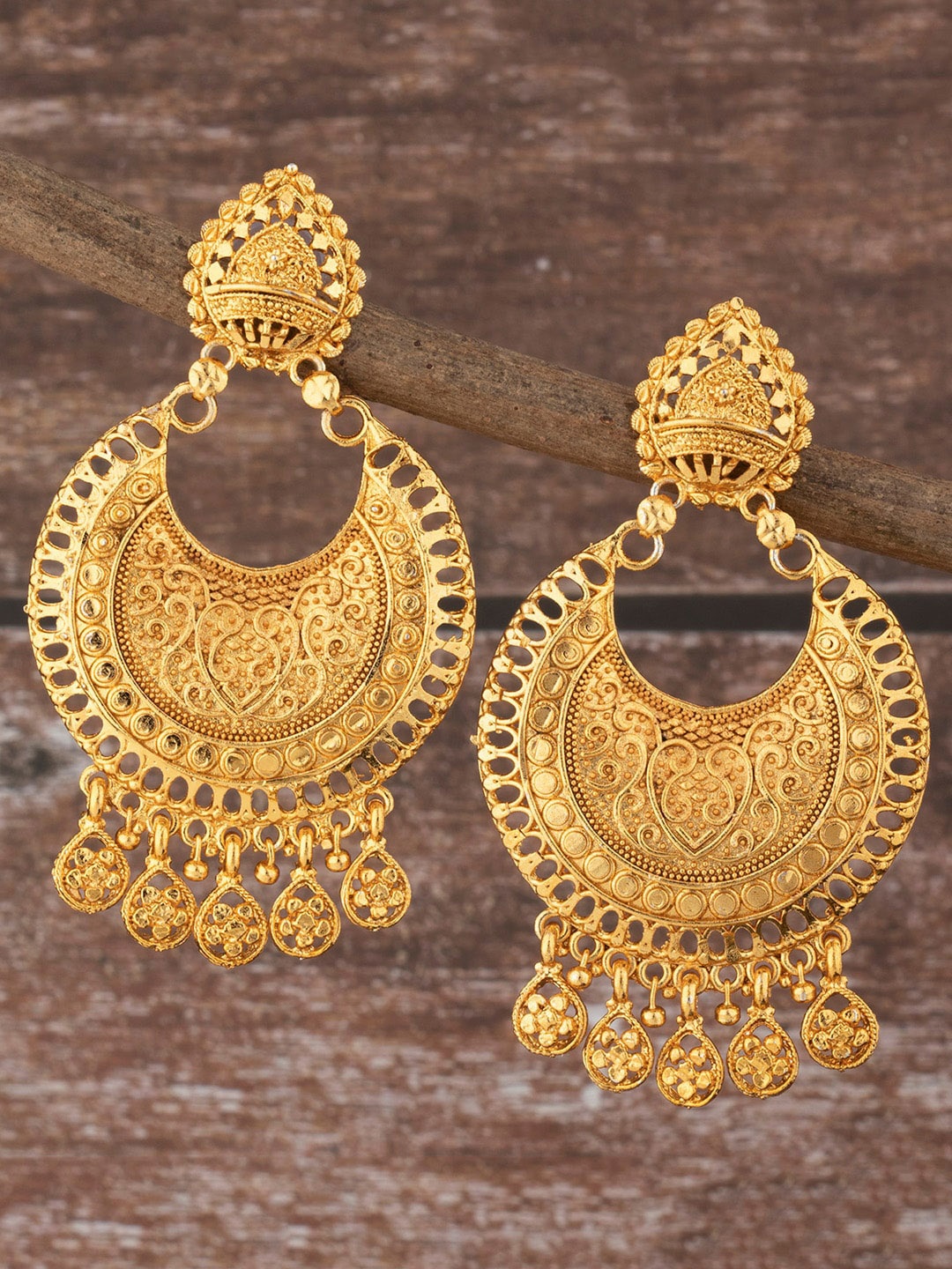 

Alamod Gold-Plated Circular Chandbalis Earrings
