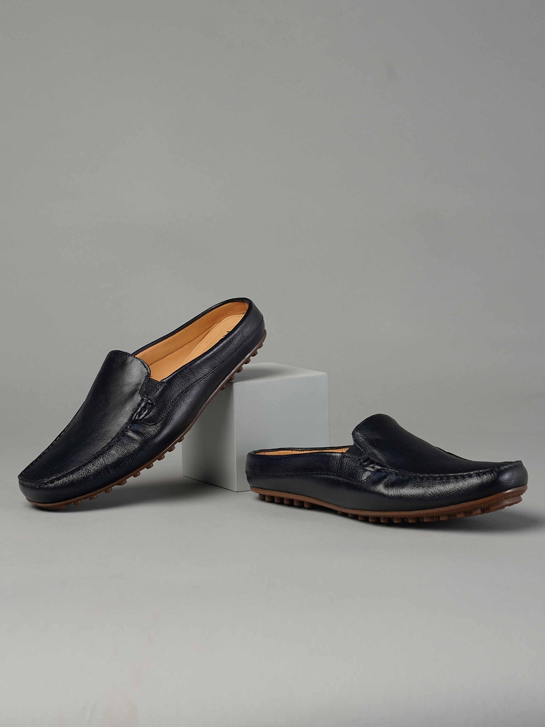 

Ruosh Men Textured Leather Loafers, Navy blue