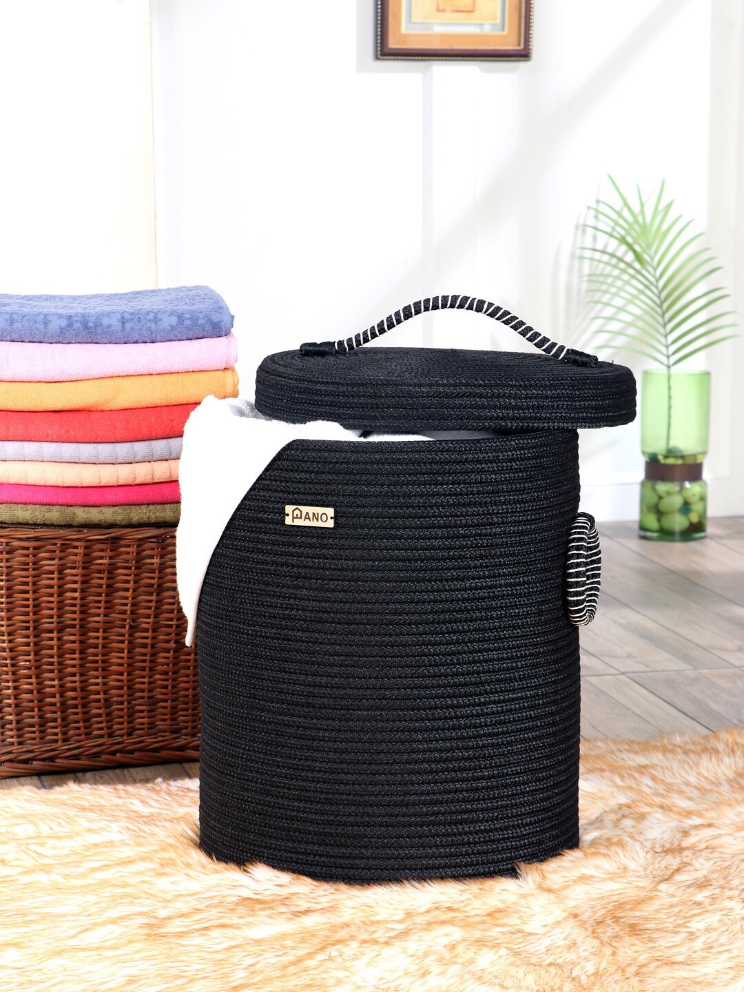 

Pano Black Laundry Basket With Lid