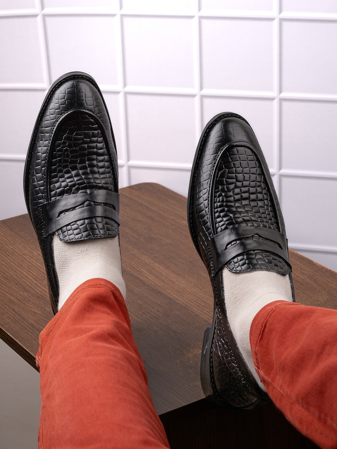 

LA BOTTE Men Textured Leather Loafers, Black