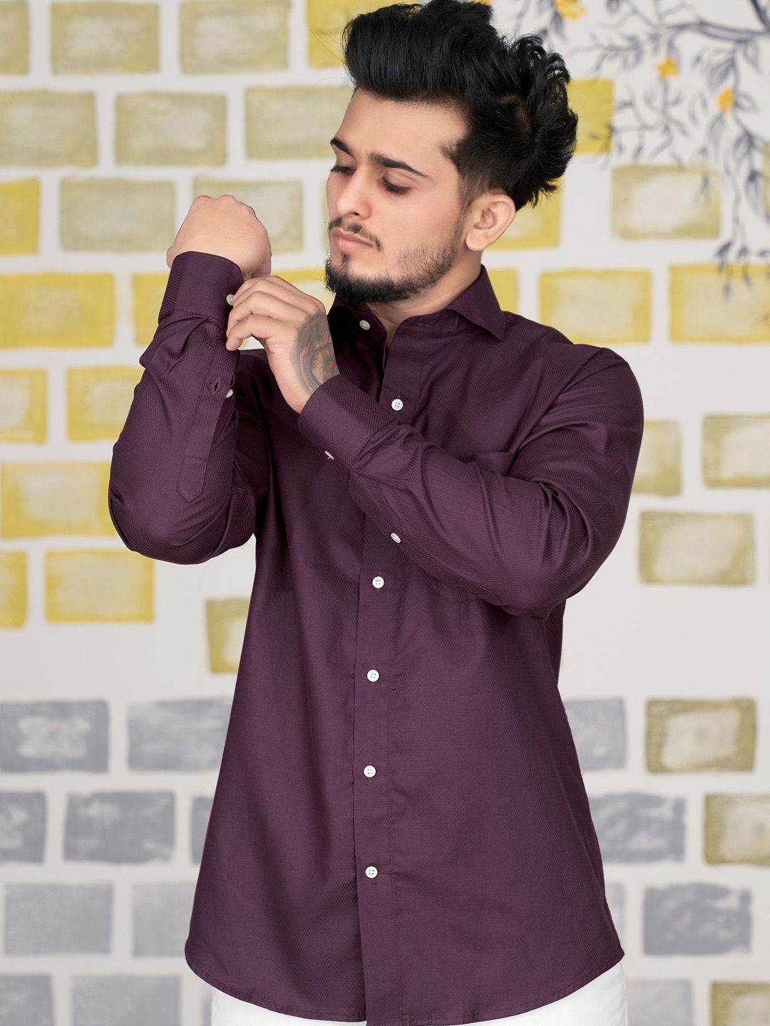 

FRENCH CROWN Textured Standard Cutaway Collar Cotton Casual Shirt, Maroon