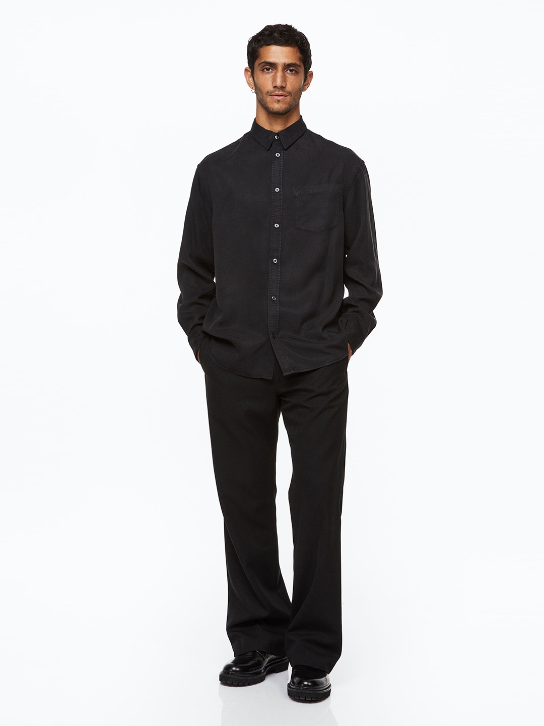 

H&M Men Relaxed Fit Lyocell Shirt, Black