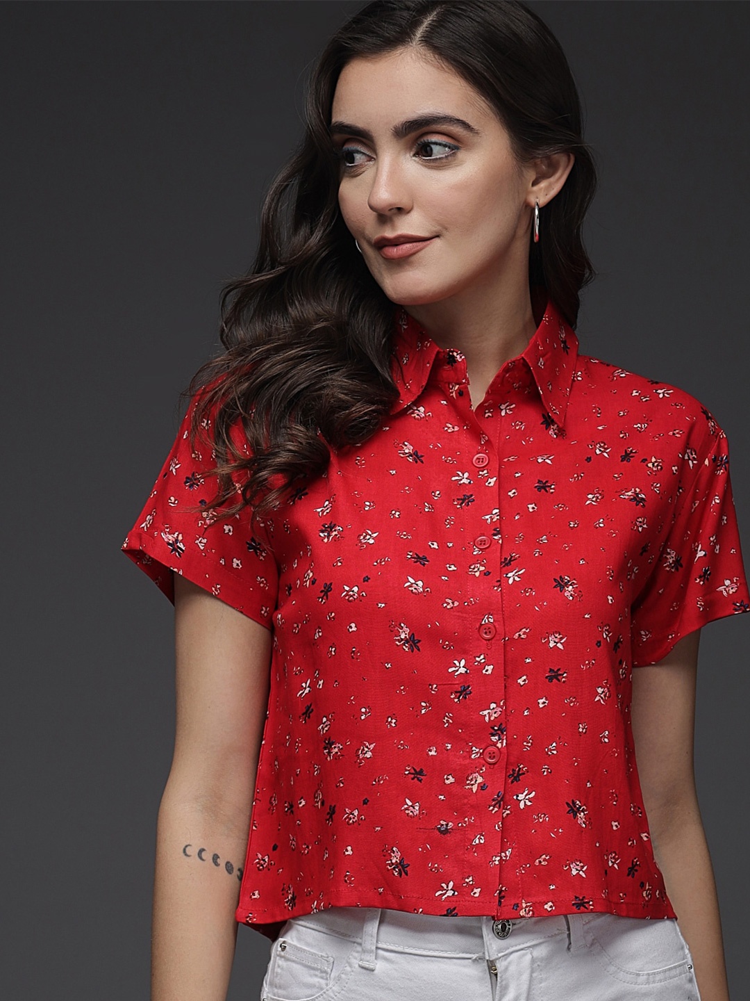 

Darzi Comfort Conversational Printed Crop Casual Shirt, Red