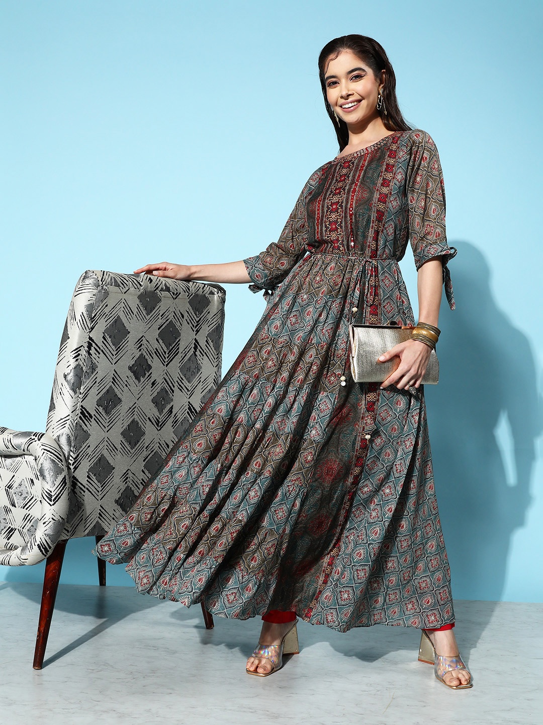 

ZOLA Women Grey & Red Ethnic Motifs Embellished Kurta