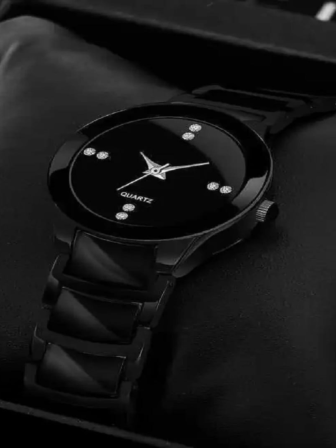 

WATCHSTAR Women Embellished Dial & Bracelet Style Straps Analogue Watch IIK, Black
