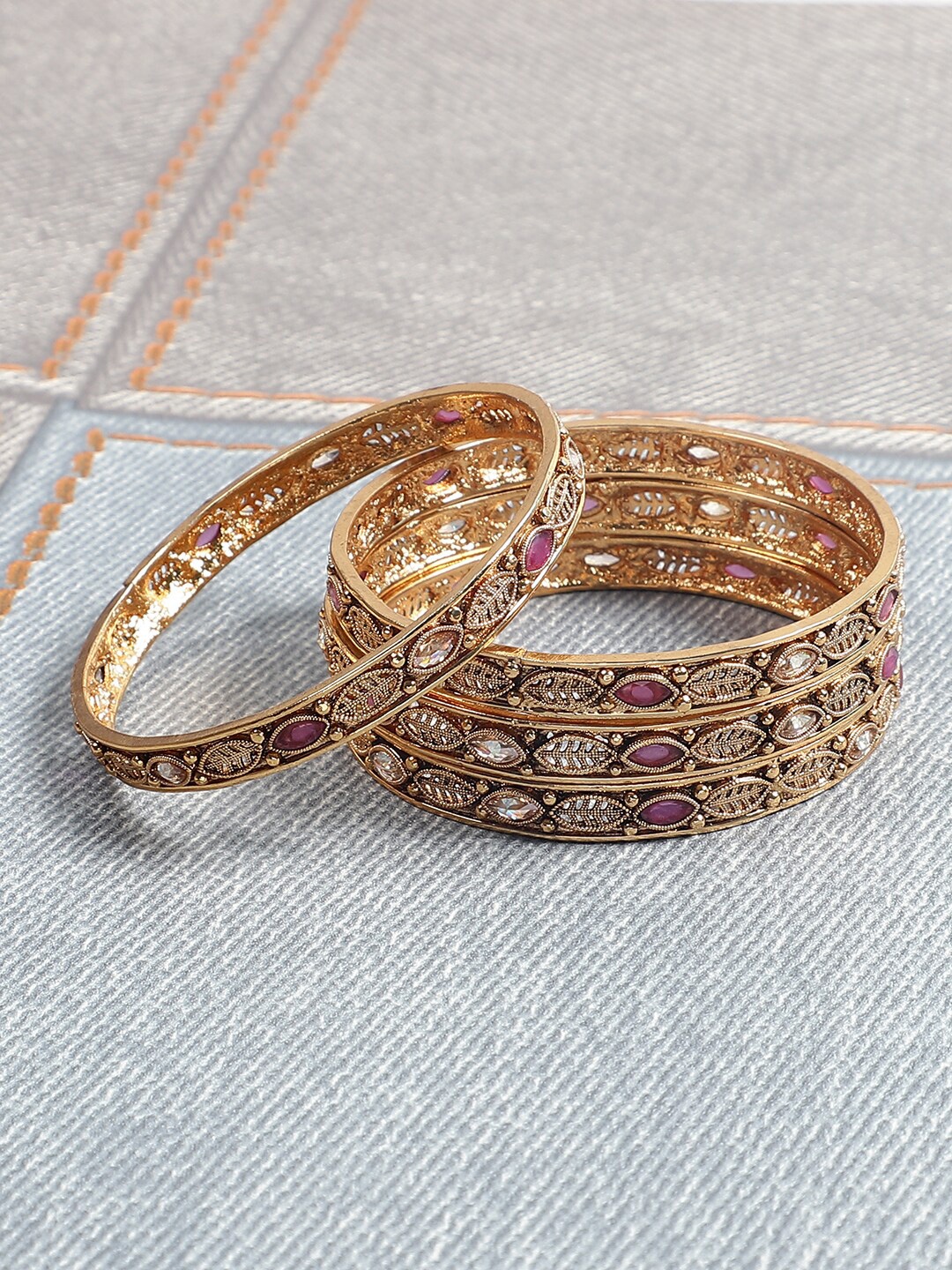 

STEORRA JEWELS Set of 4 Gold-Plated Stone Studded Bangles