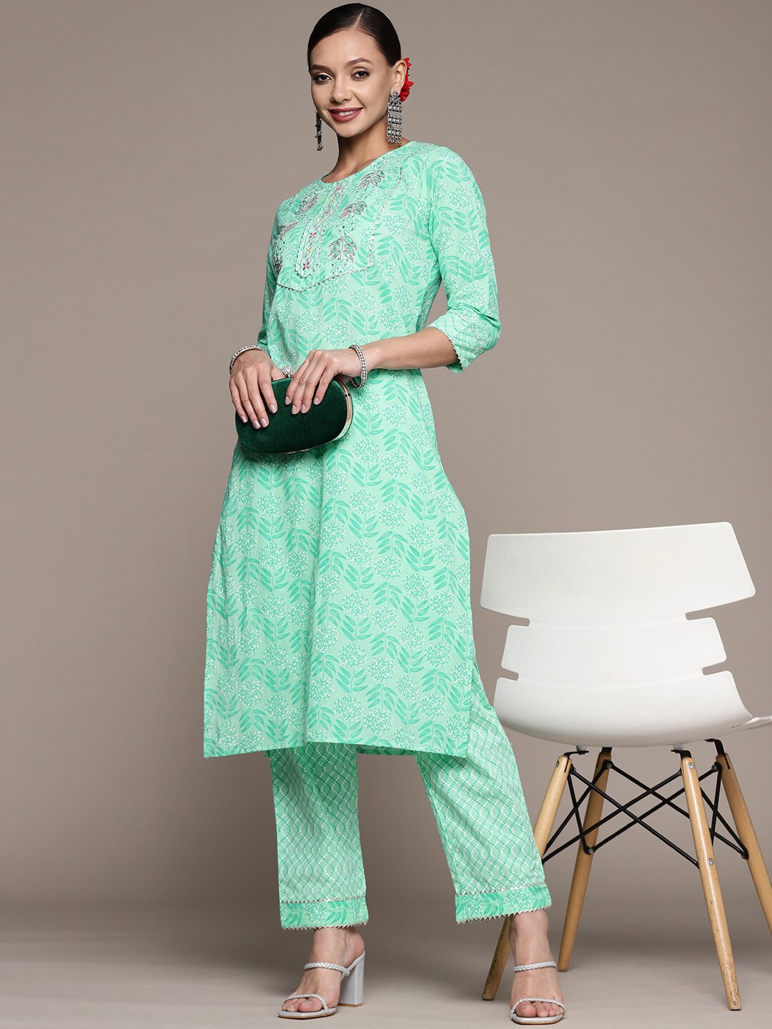 

Anubhutee Floral Printed Gotta Patti Pure Cotton Kurta with Trousers, Green