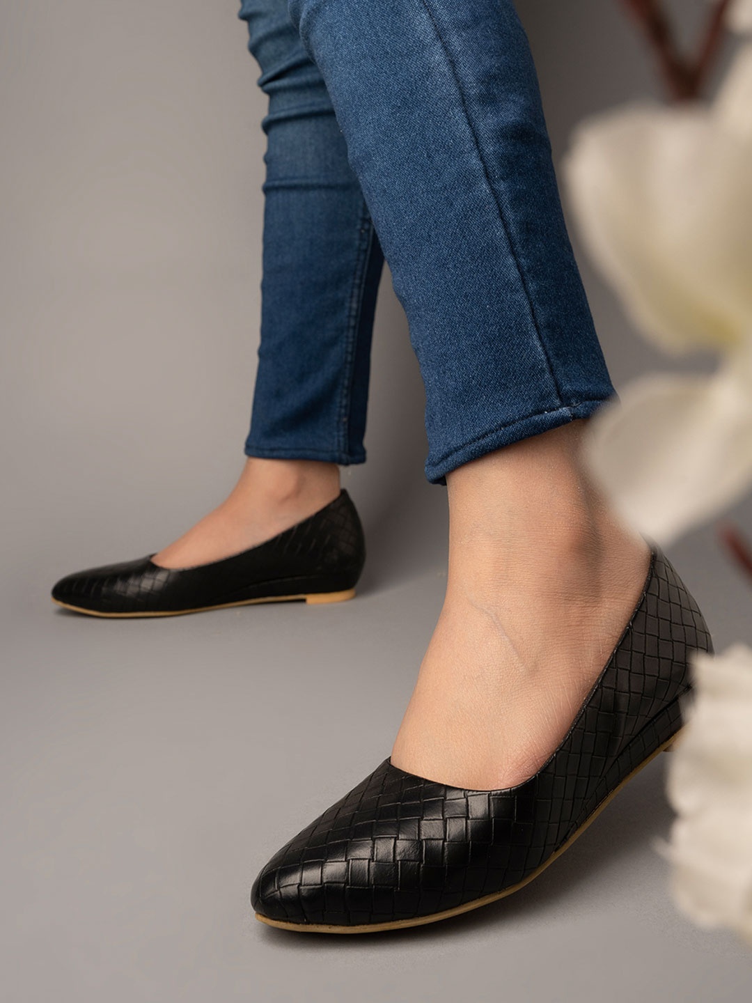 

Shoetopia Women Textured Ballerinas, Black