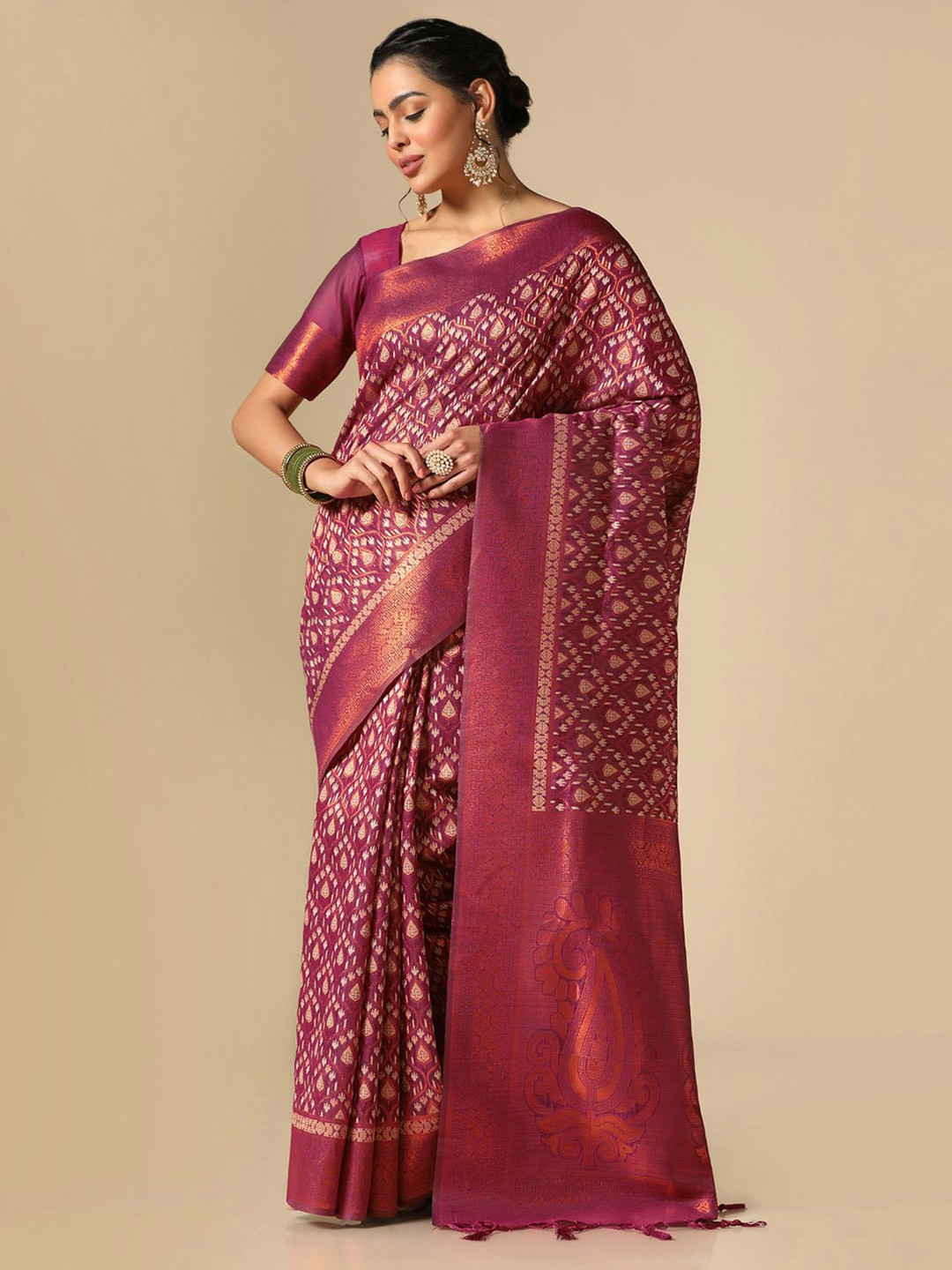 

Satrani Ethinic Motif Woven Design Zari Banarasi Saree, Magenta
