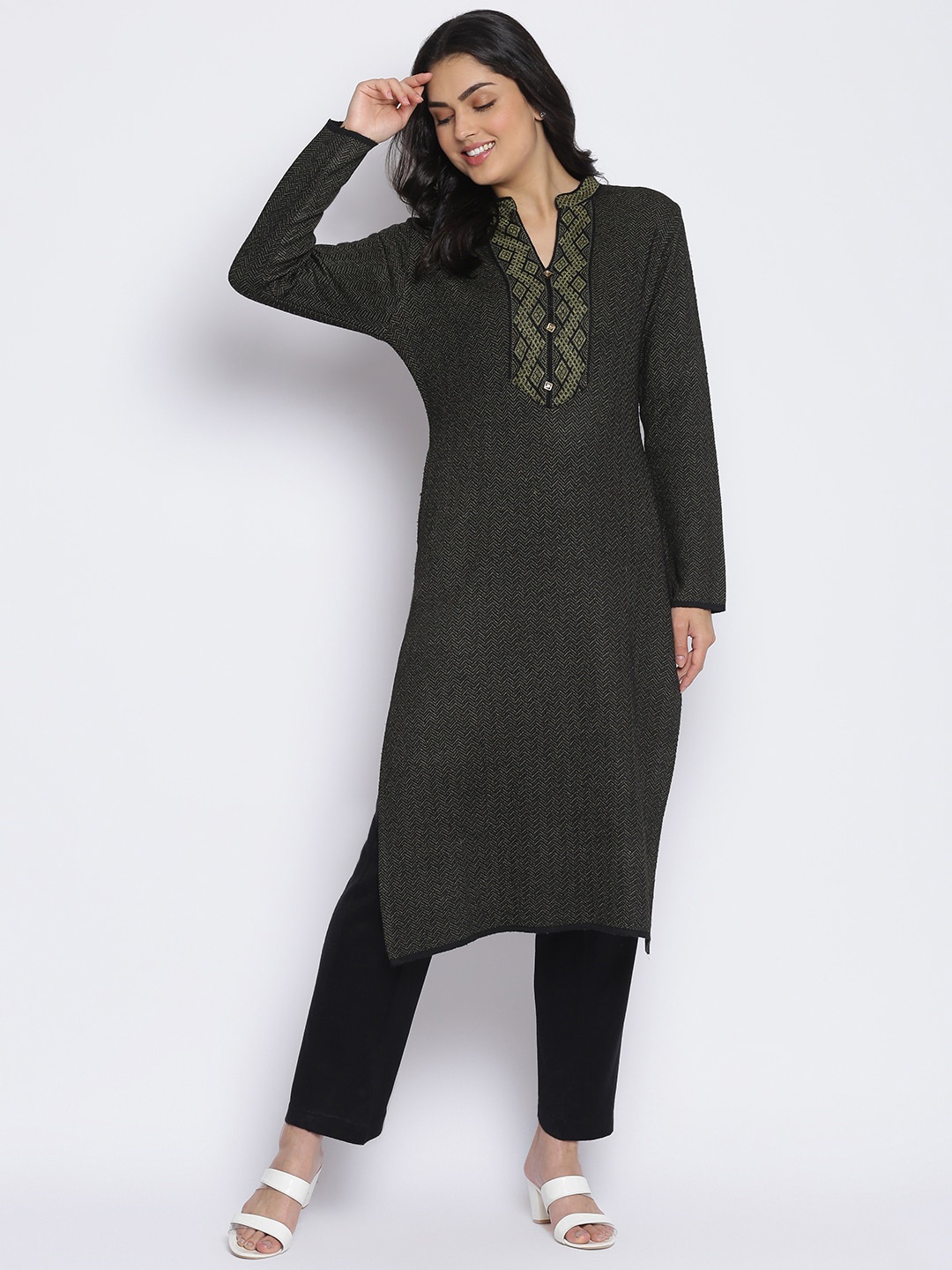 

MIKHAD Women Mandarin Collar Woollen Straight Kurta, Black