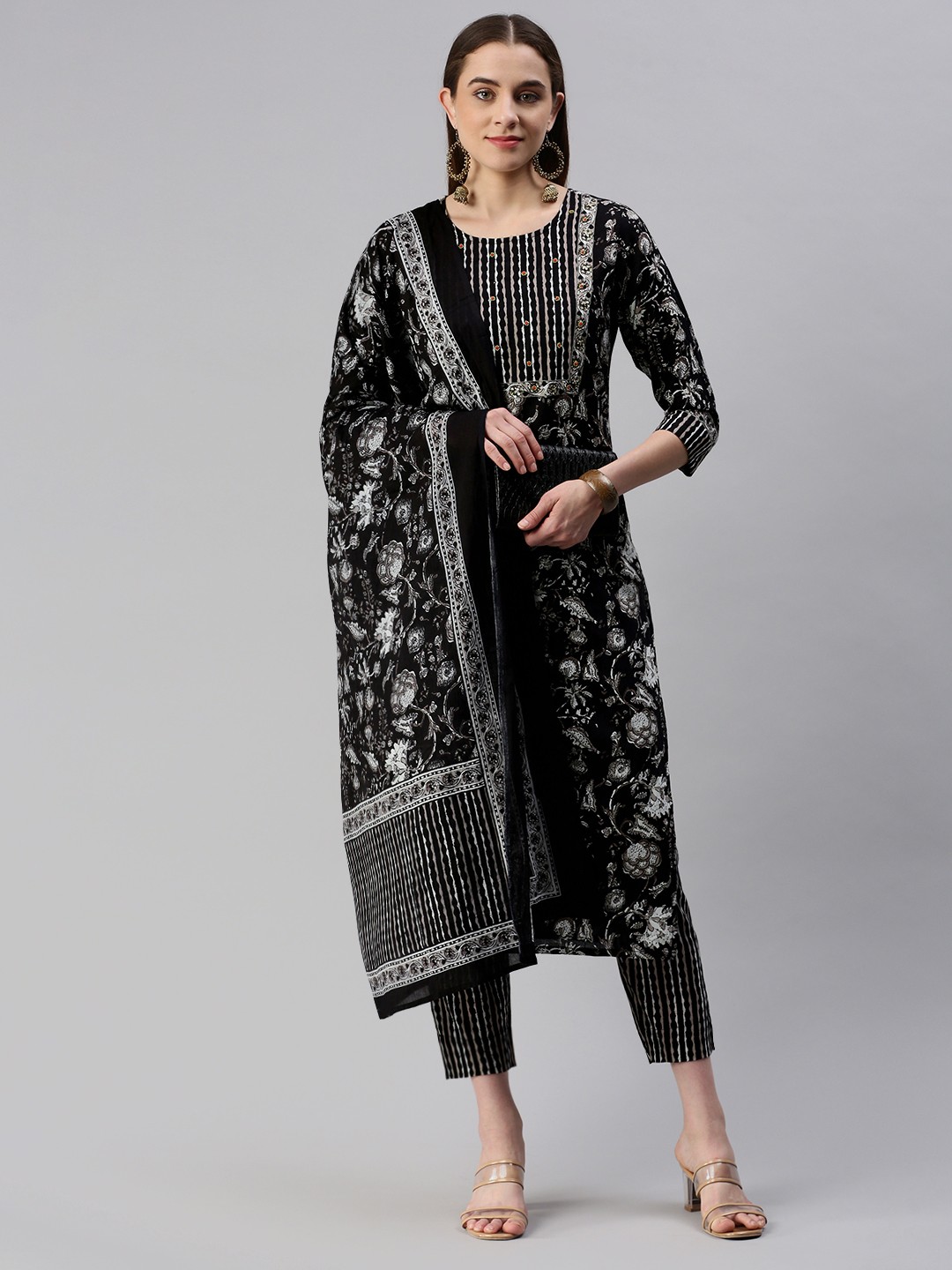

kipek Floral Printed Beads & Stones Kurta With Trousers & With Dupatta, Black