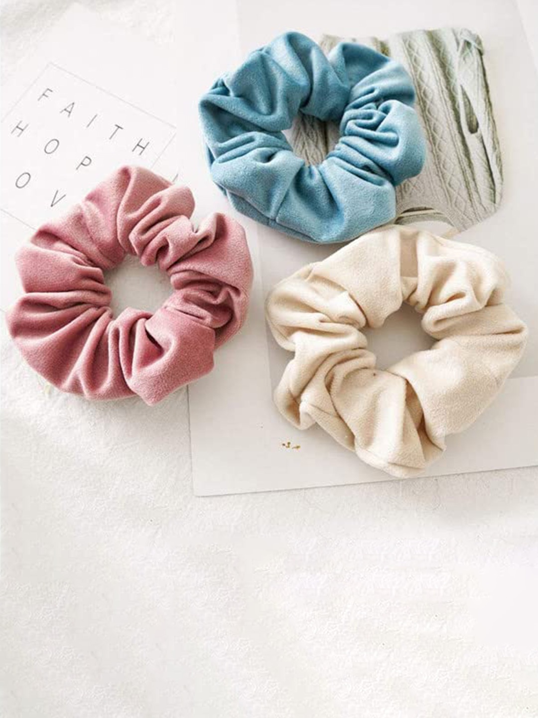 

CHANDERKASH Set of 12 Velvet Scrunchies, Pink