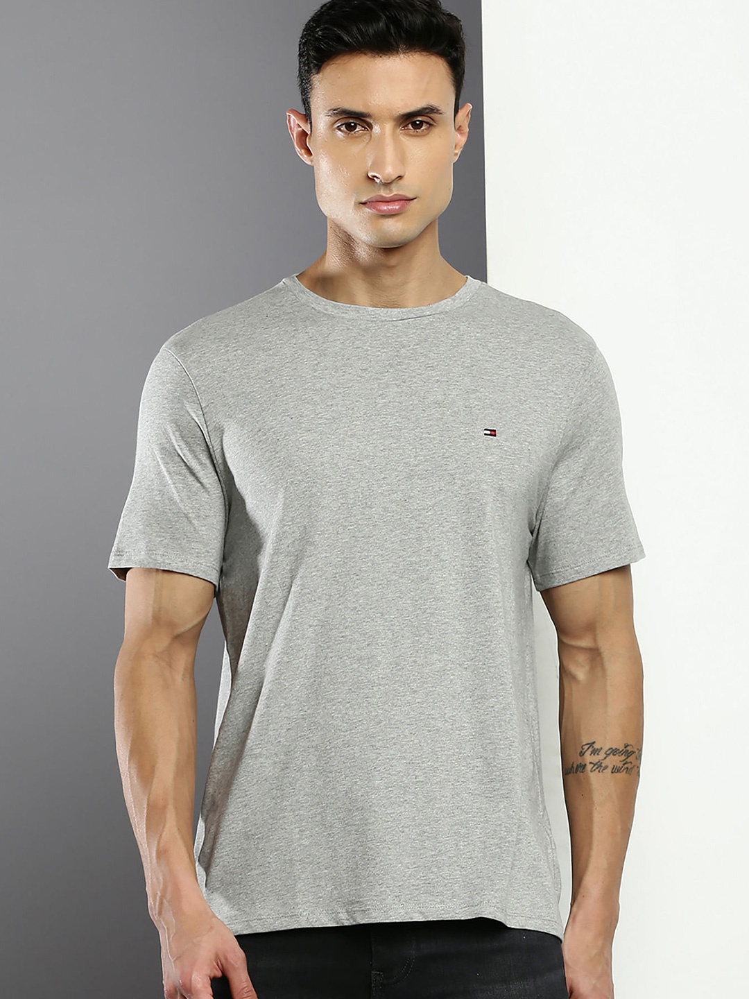 

Tommy Hilfiger Regular Fit V-Neck T-shirt, Black