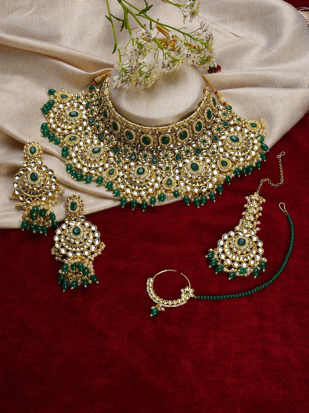 

SOHI Gold-Plated Kundan Studded & Beaded Jewellery Set