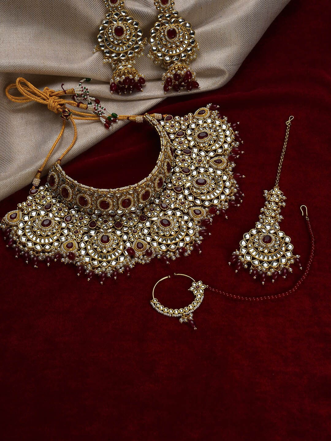 

SOHI Gold-Plated Kundan-Studded & Beaded Jewellery Set