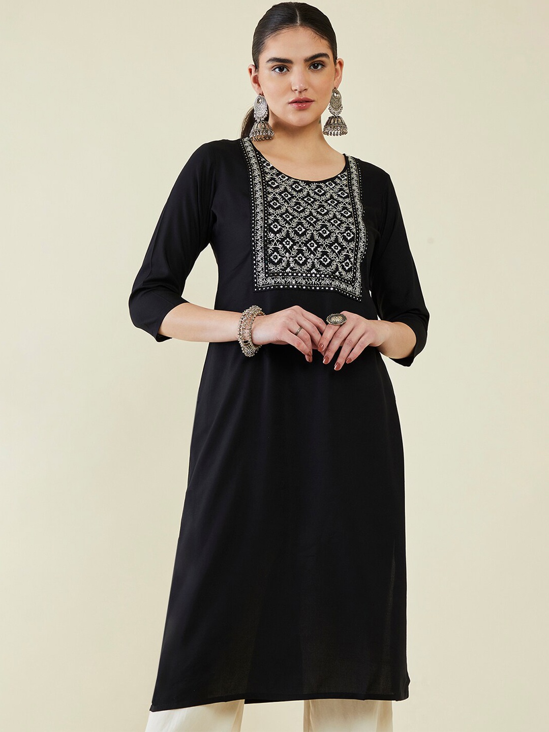 

Soch Geometric Yoke Design Mirror Work Kurta, Black