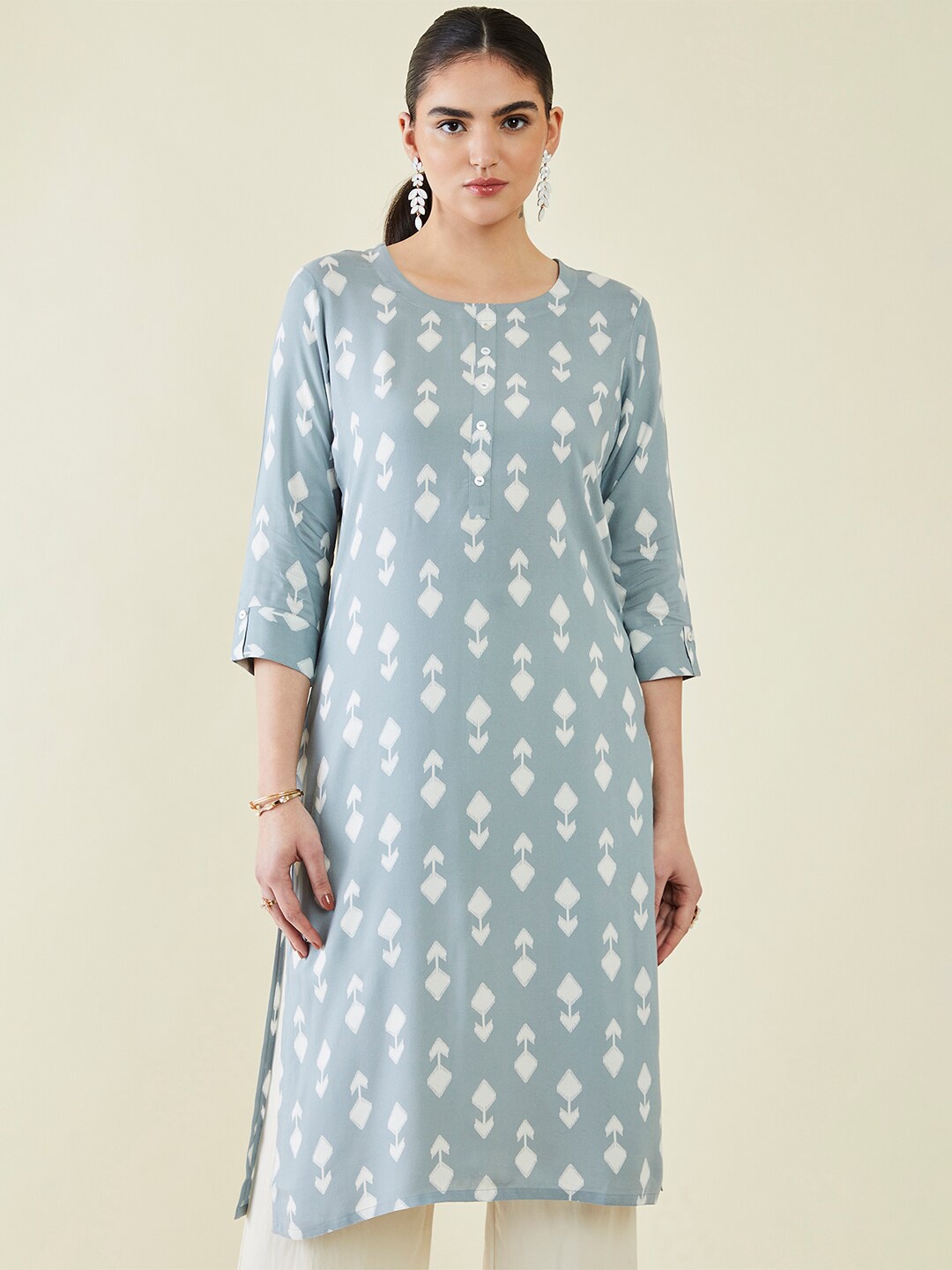 

Soch Geometric Printed Round Neck Straight Kurta, Grey