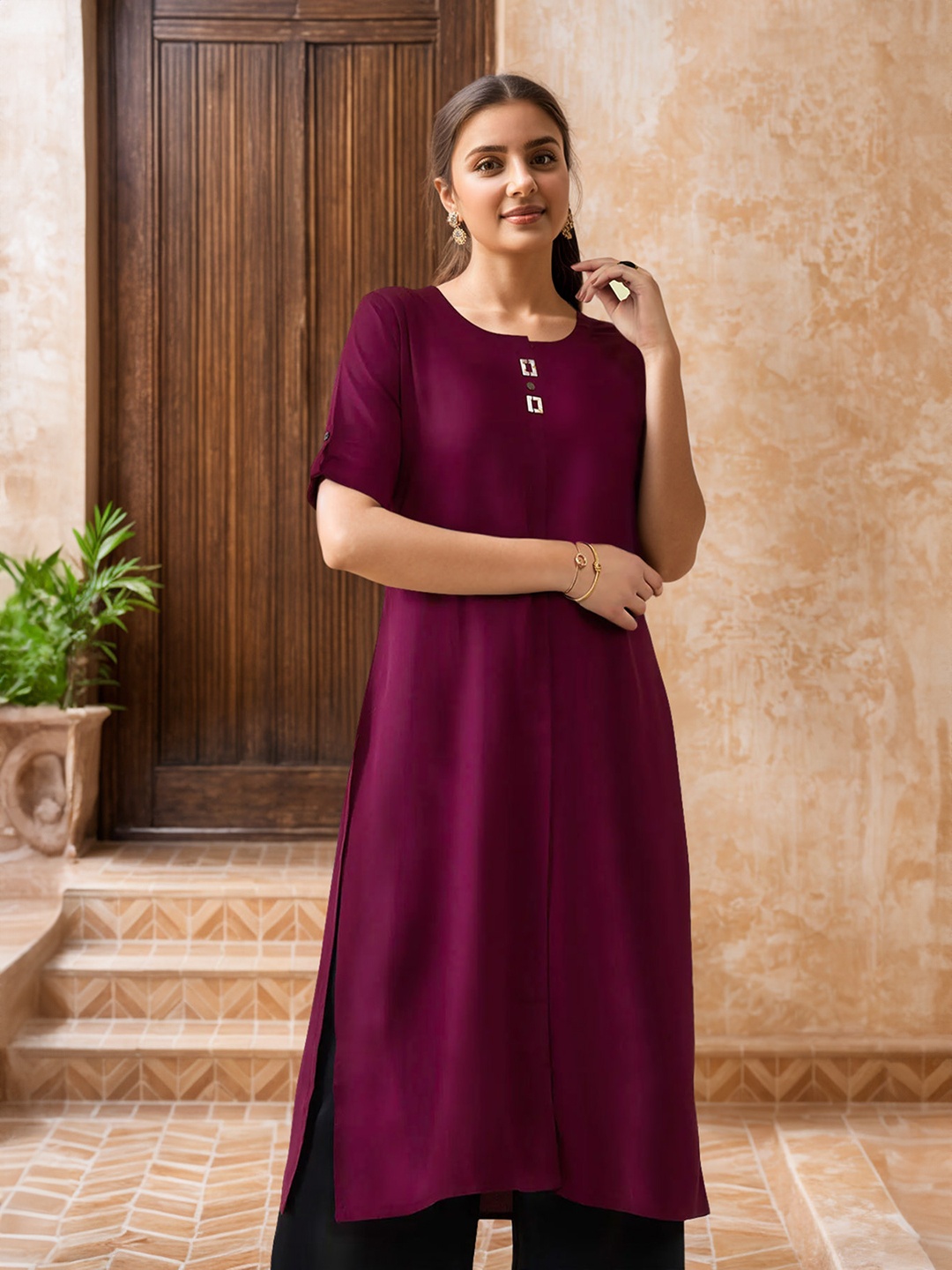 

Soch Round Neck Roll-Up Sleeves A-Line Panelled Kurta, Maroon