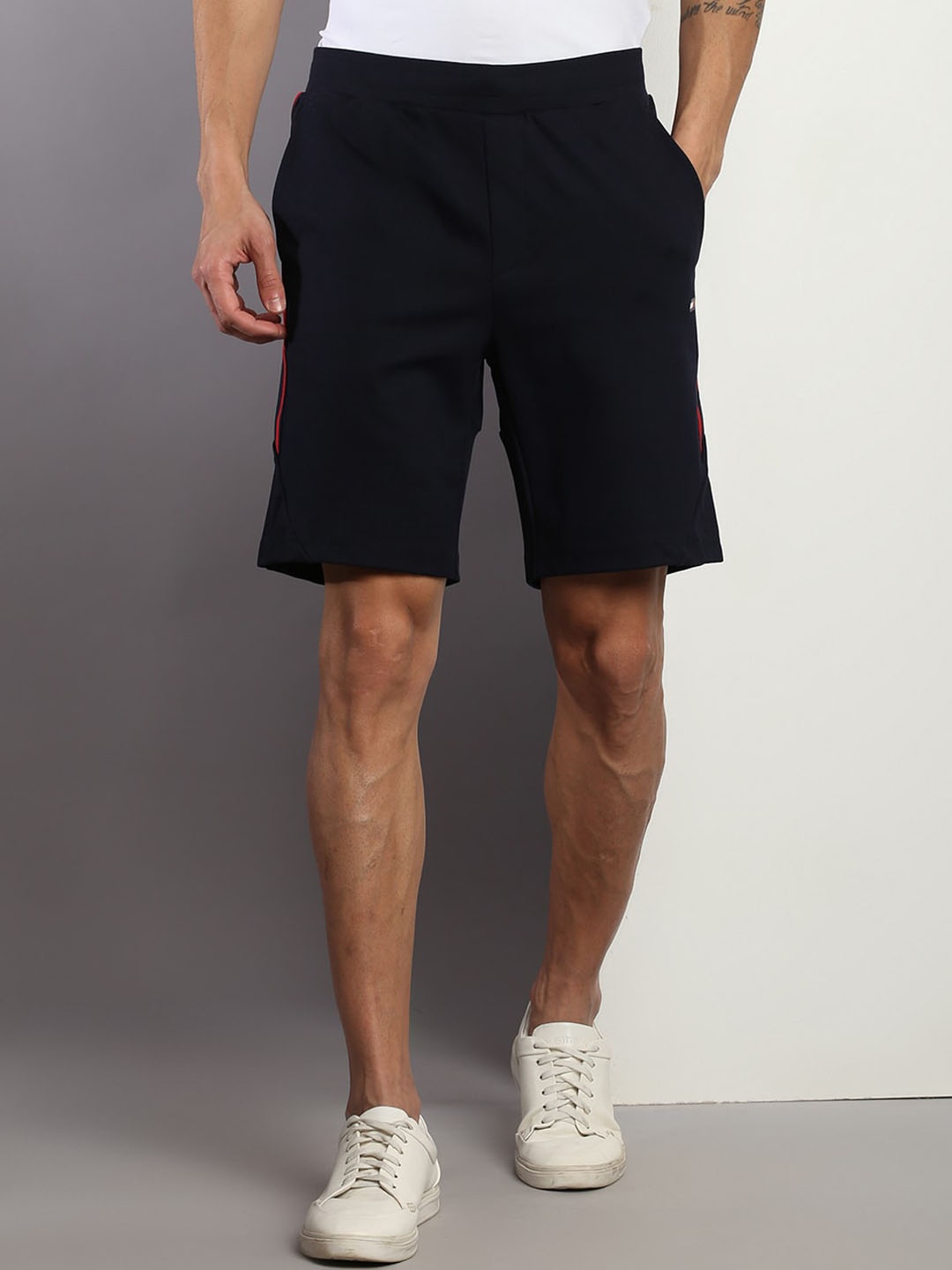 

Tommy Hilfiger Men Mid-Rise Sports Shorts, Navy blue