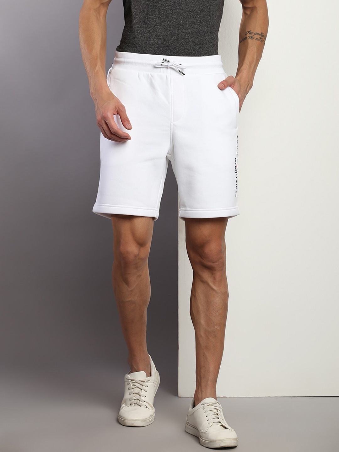 

Tommy Hilfiger Men Mid-Rise Regular Shorts, White