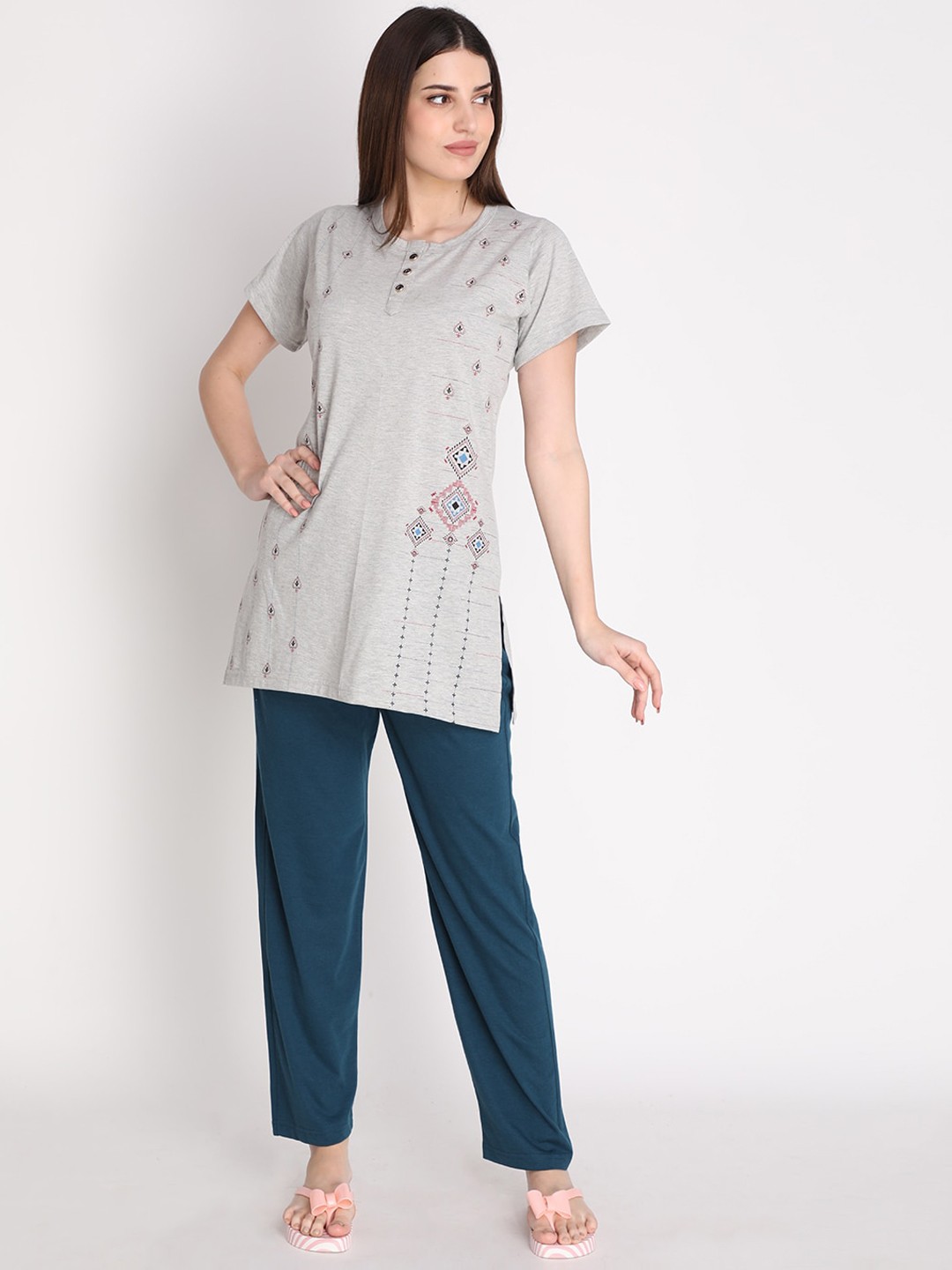 

Duchess Ethnic Motifs Printed Night Suit, Grey