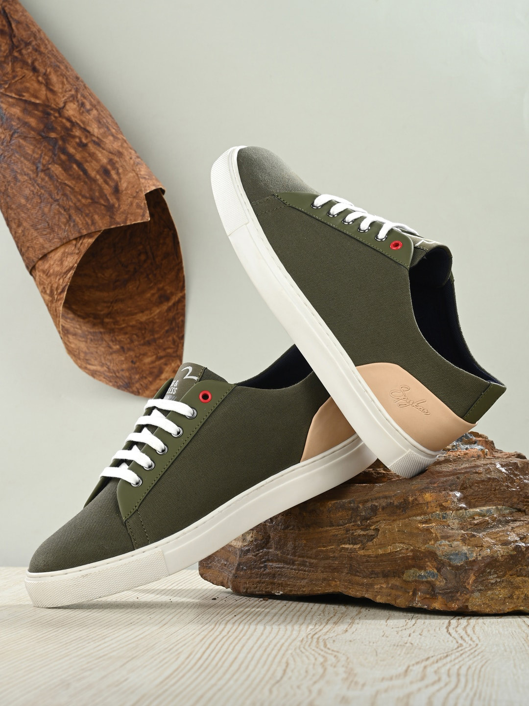 

SPYKAR Men Colourblocked Sneakers, Olive