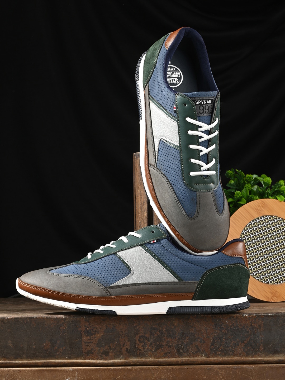 

SPYKAR Men Colourblocked Sneakers, Navy blue