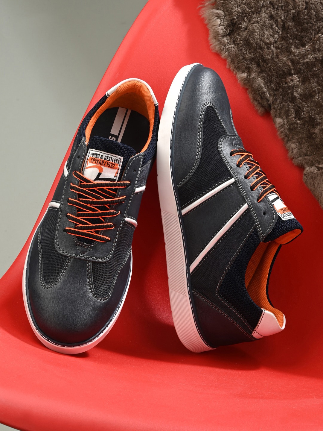 

SPYKAR Men Striped Sneakers, Navy blue